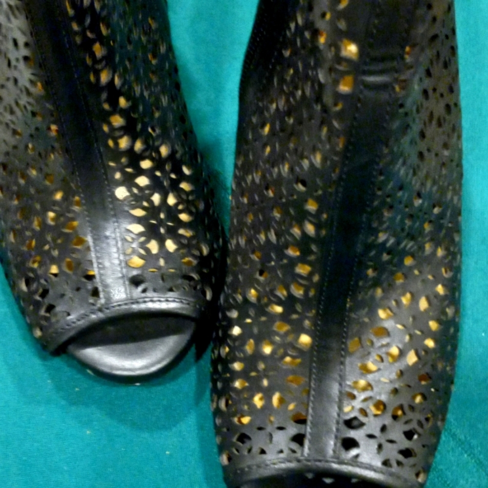 Ann Taylor Black Heeled Boots with Intricate Design